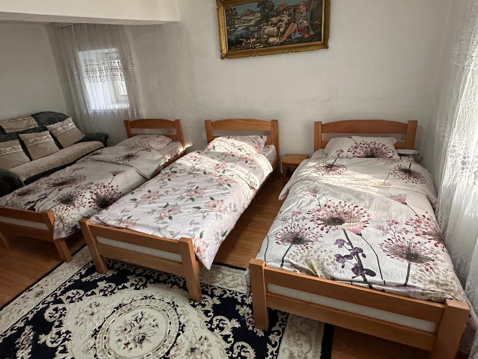 Guest House Guri Vuthaj Exterior foto