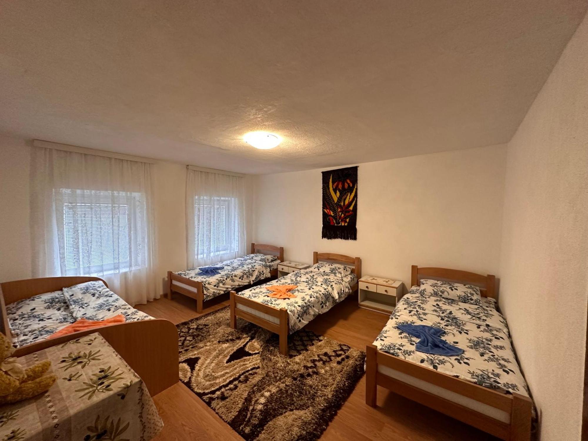 Guest House Guri Vuthaj Exterior foto