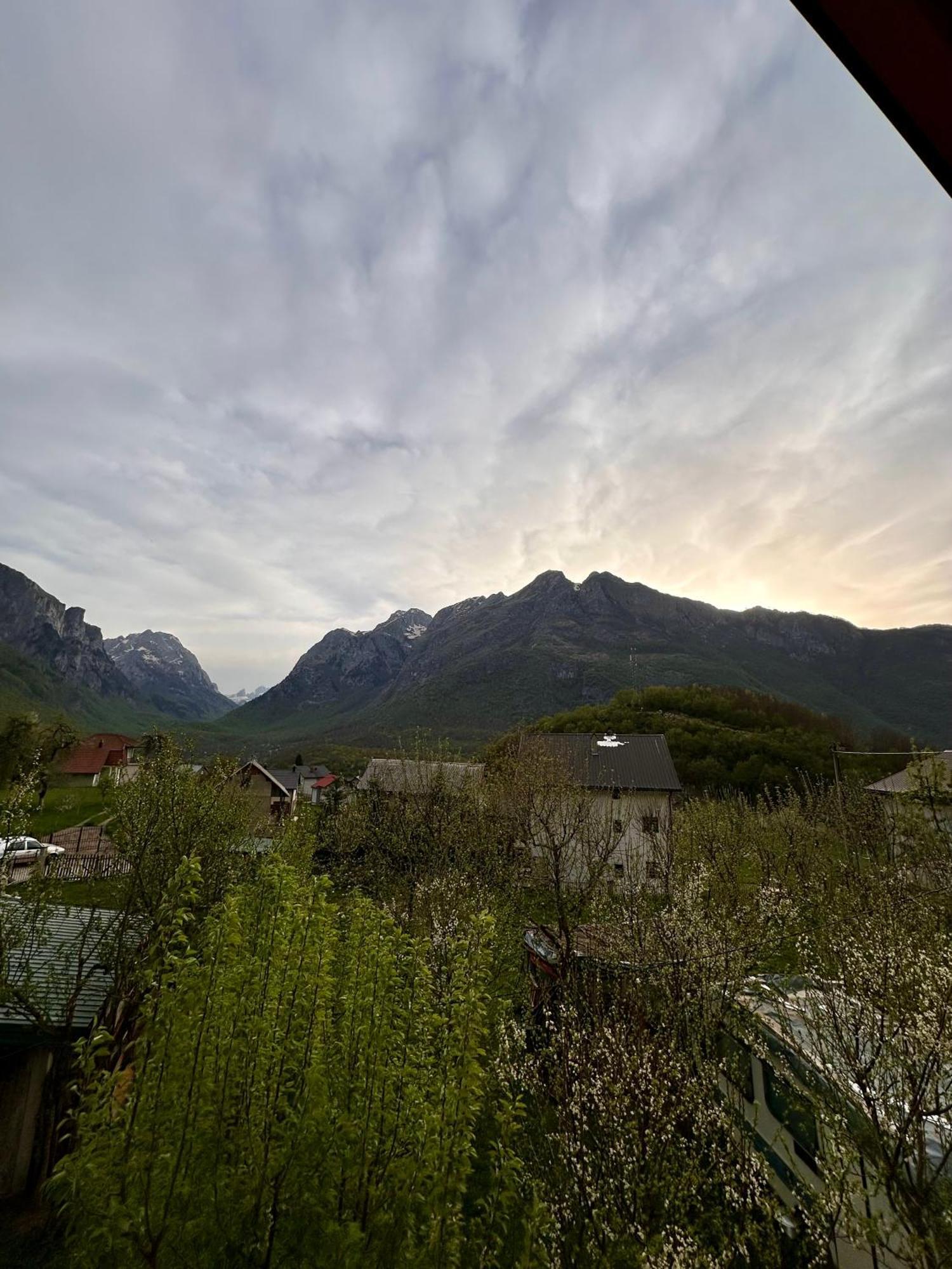 Guest House Guri Vuthaj Exterior foto