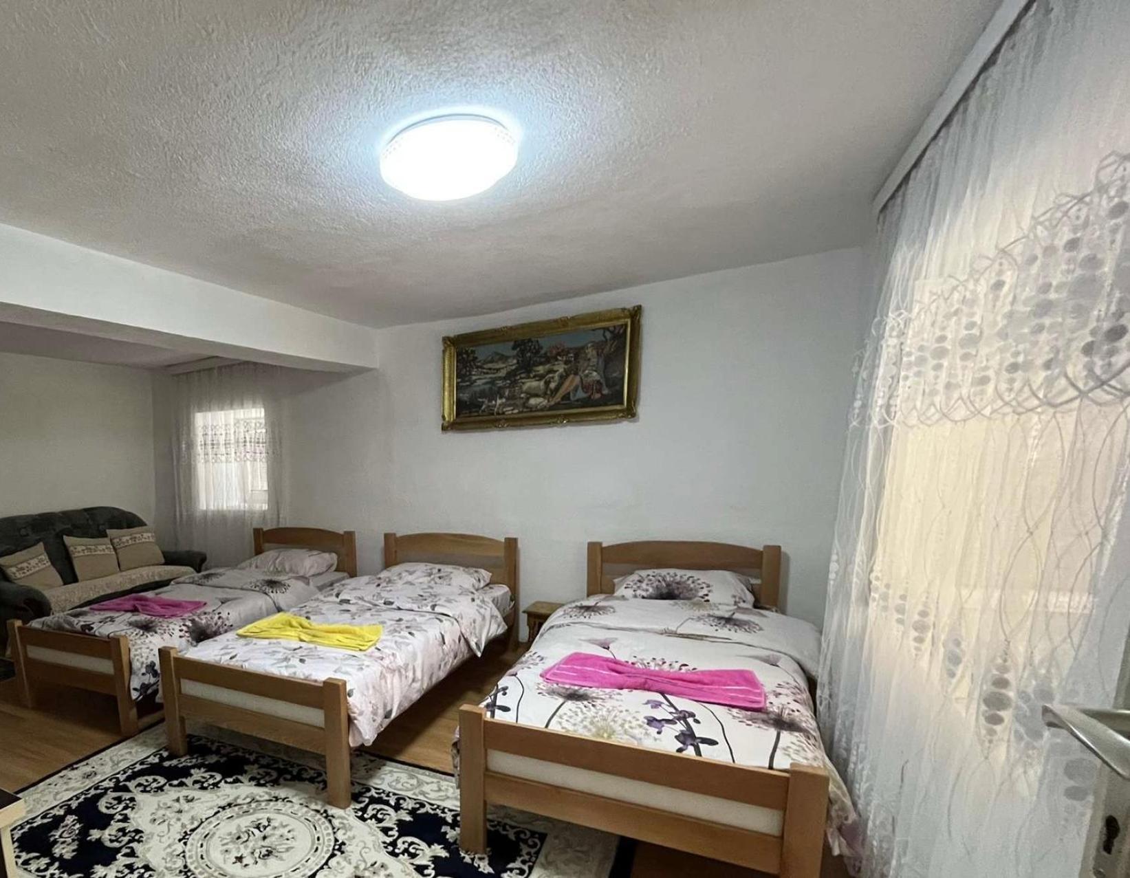 Guest House Guri Vuthaj Exterior foto