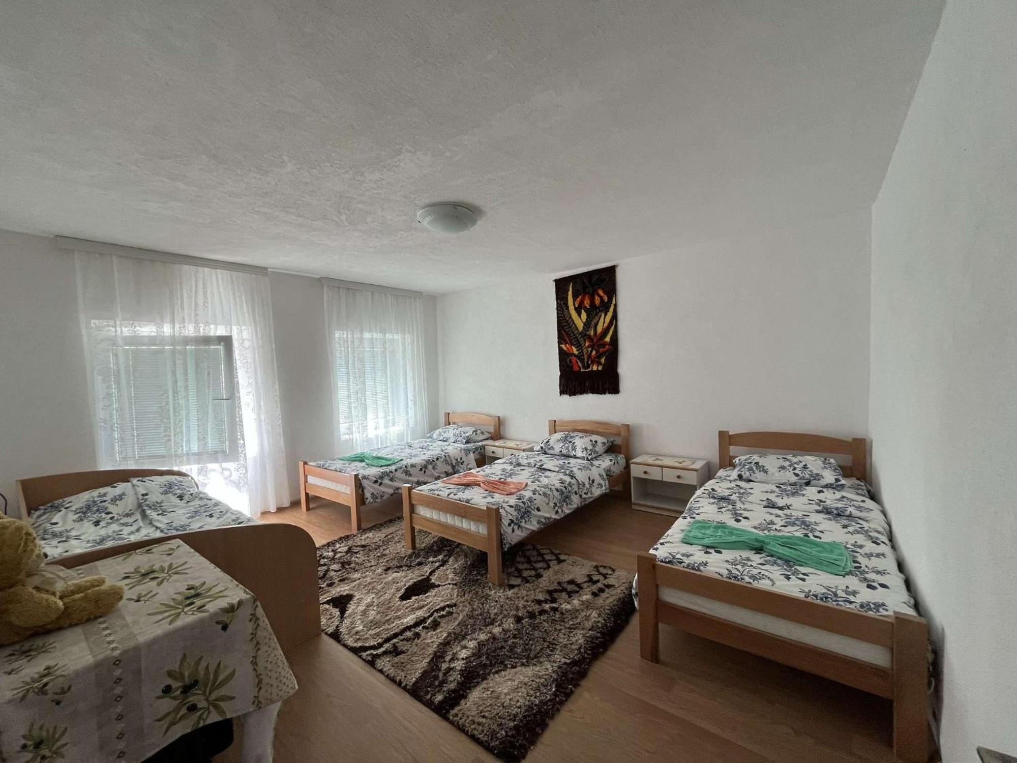 Guest House Guri Vuthaj Exterior foto