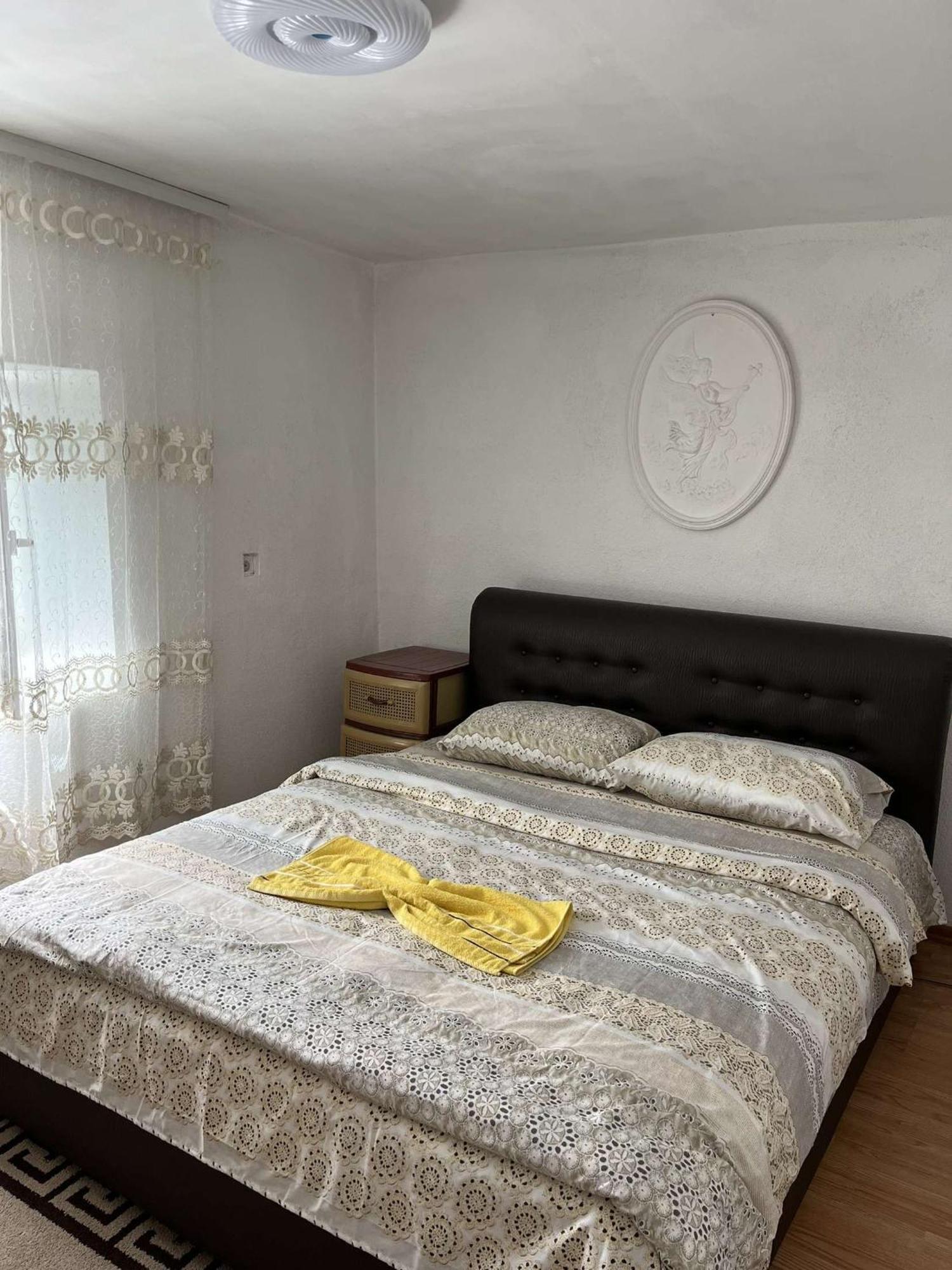 Guest House Guri Vuthaj Exterior foto