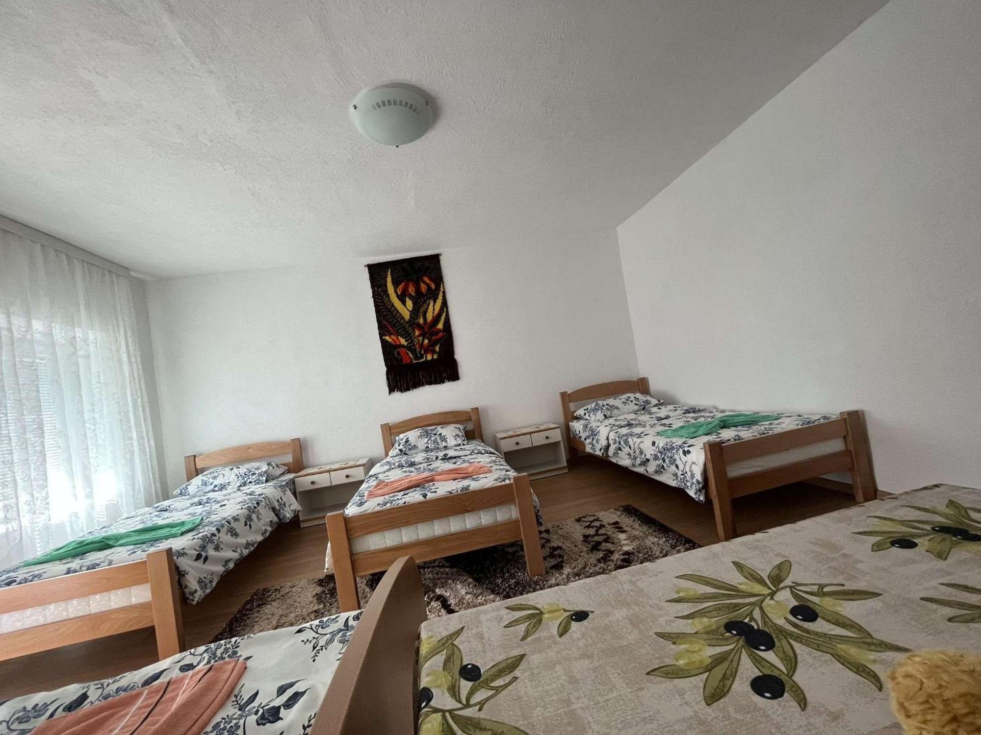Guest House Guri Vuthaj Exterior foto